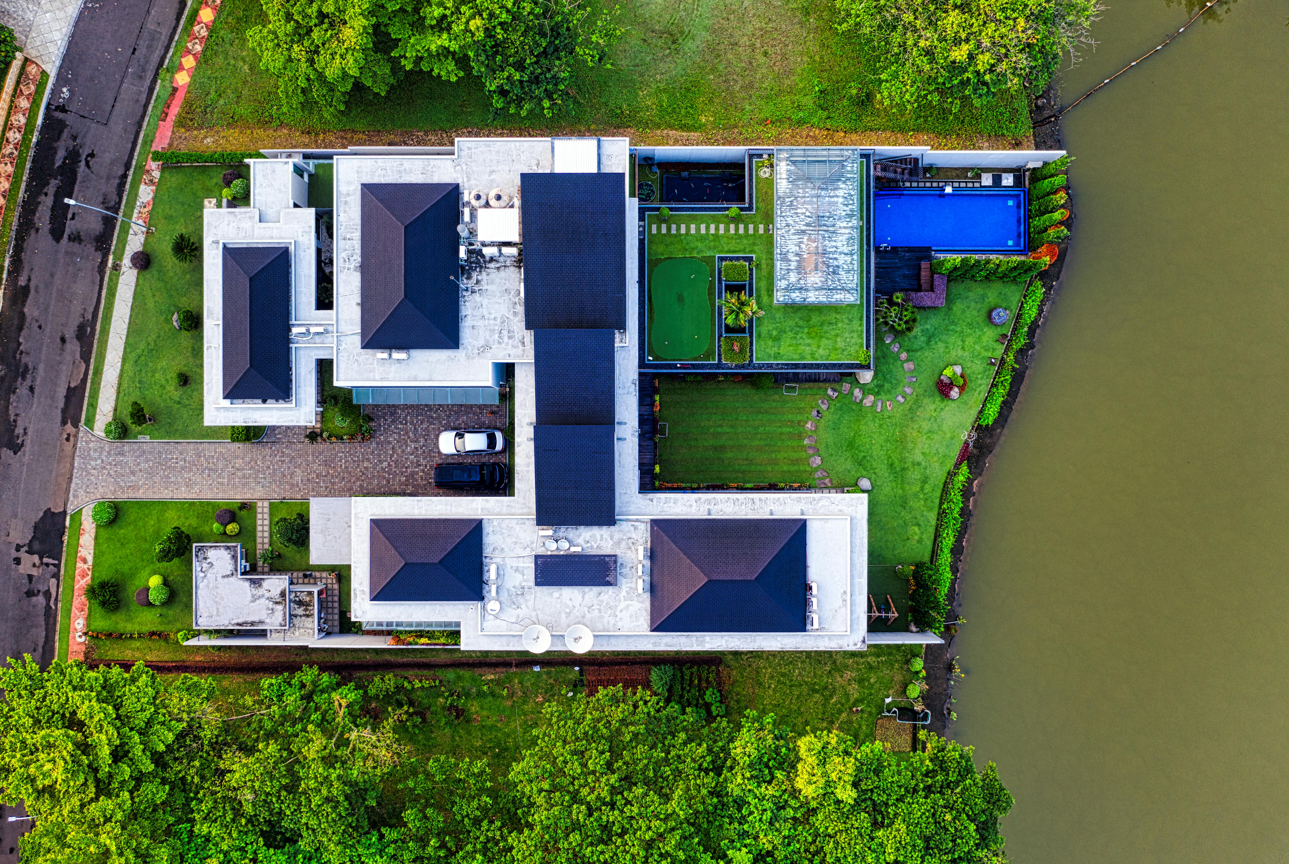 Large estate (JPG)
